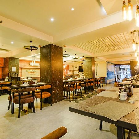 Treebo Premium Seven Lake View Hyderabad Exterior photo