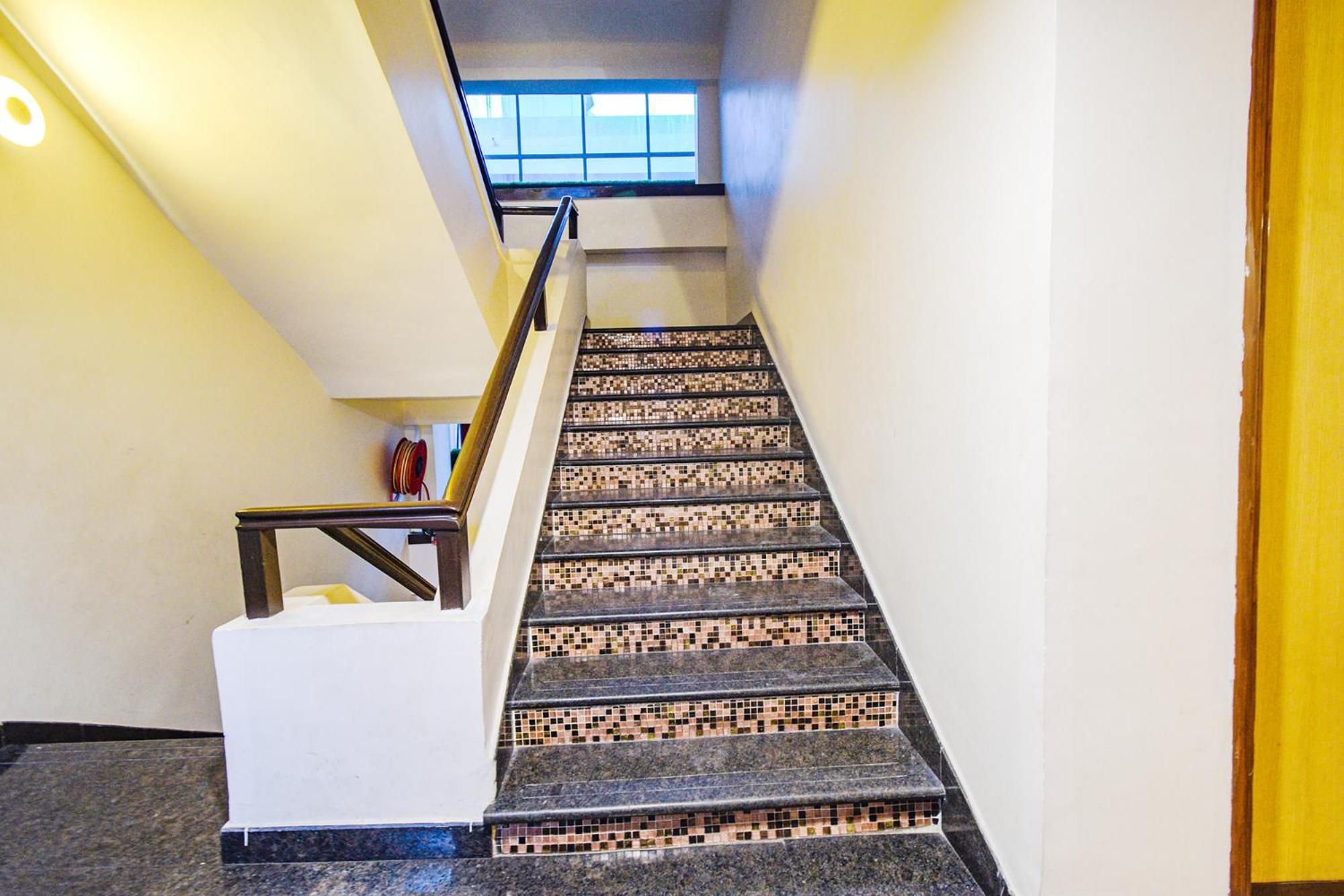 Treebo Premium Seven Lake View Hyderabad Exterior photo