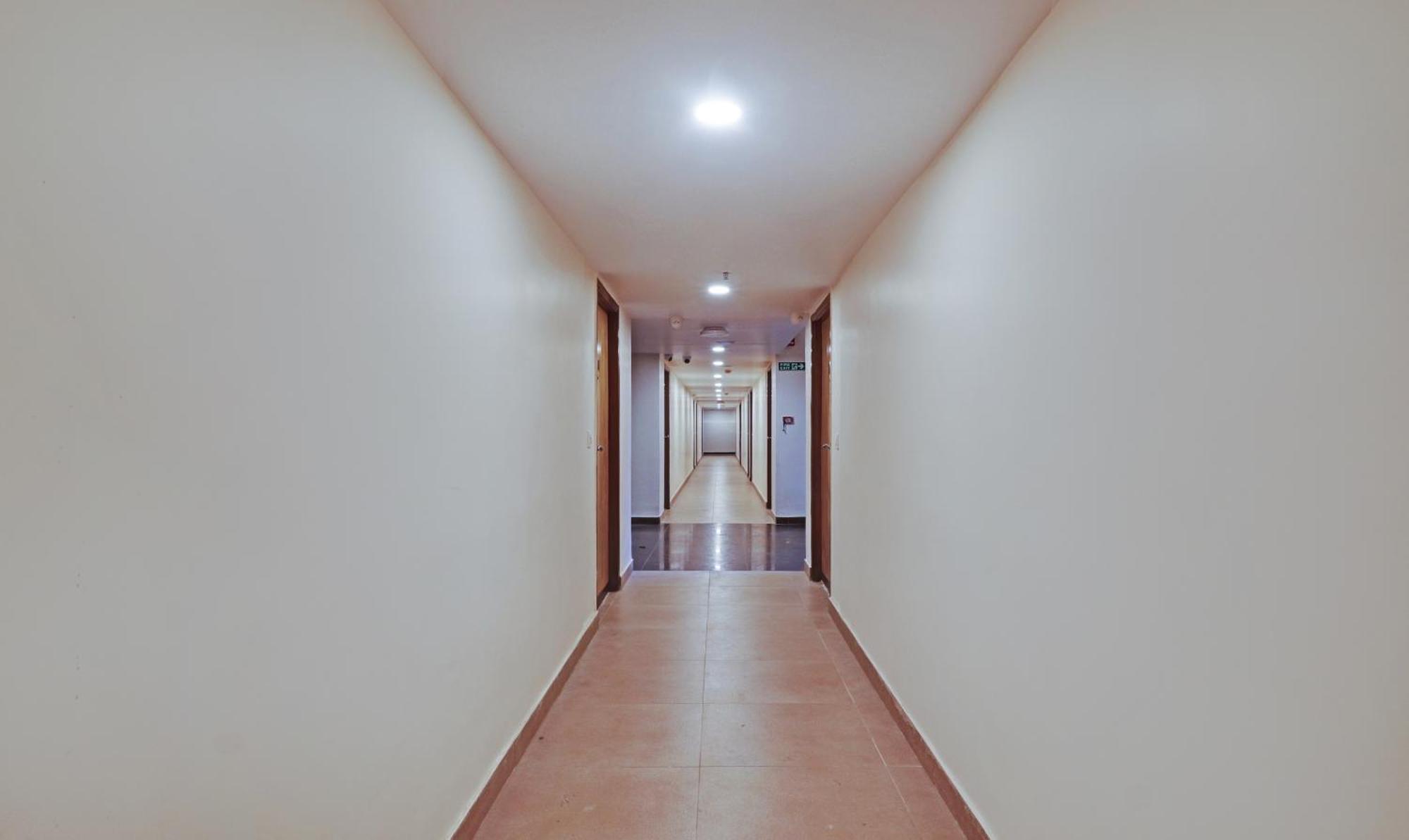 Treebo Premium Seven Lake View Hyderabad Exterior photo