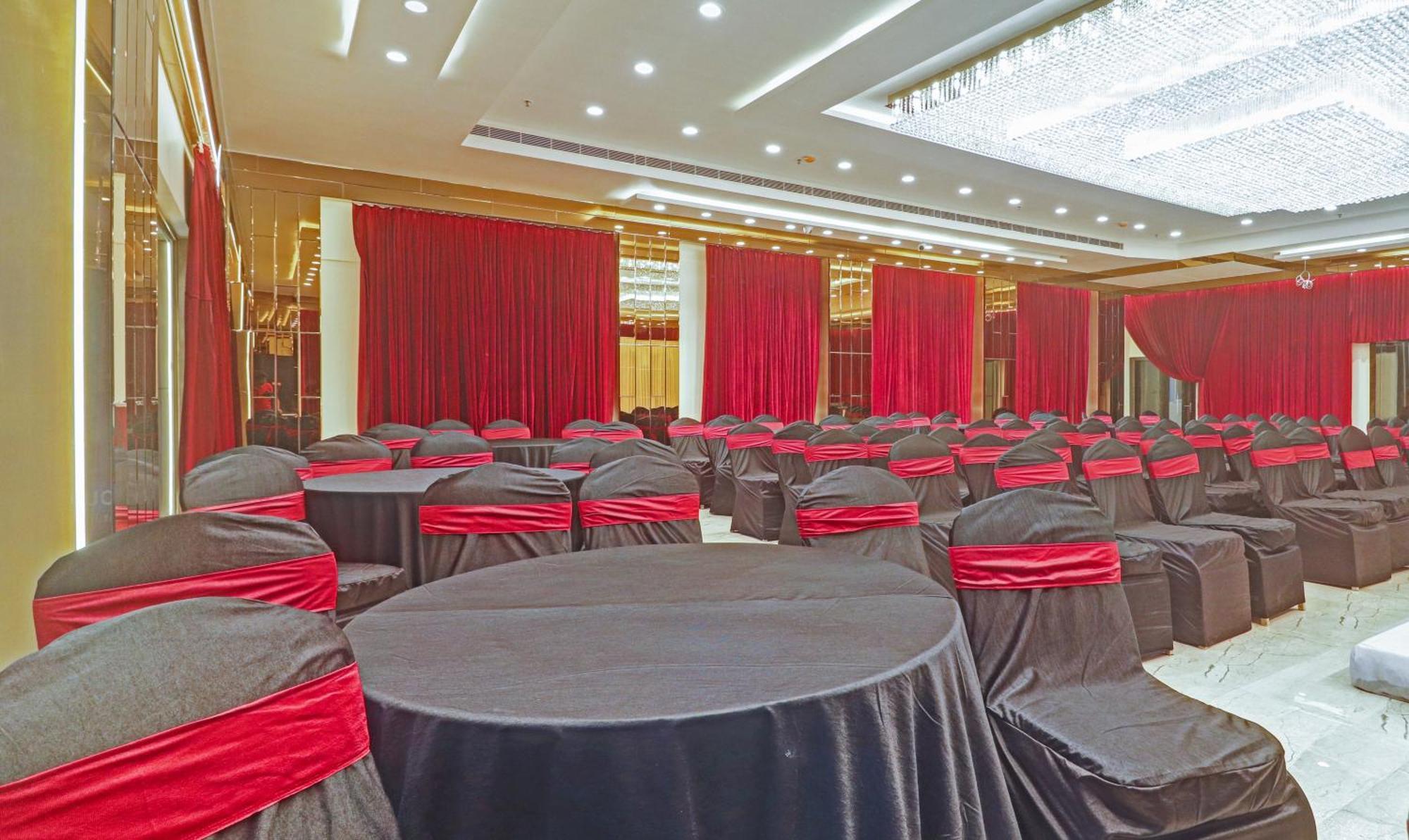 Treebo Premium Seven Lake View Hyderabad Exterior photo