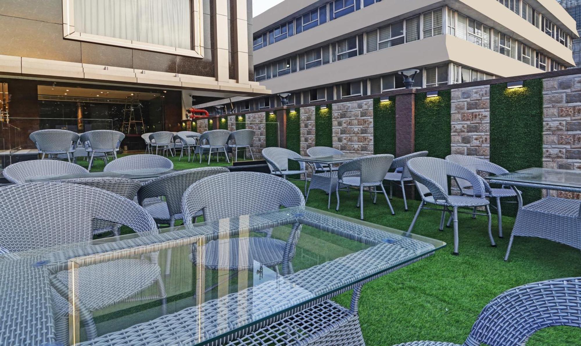 Treebo Premium Seven Lake View Hyderabad Exterior photo