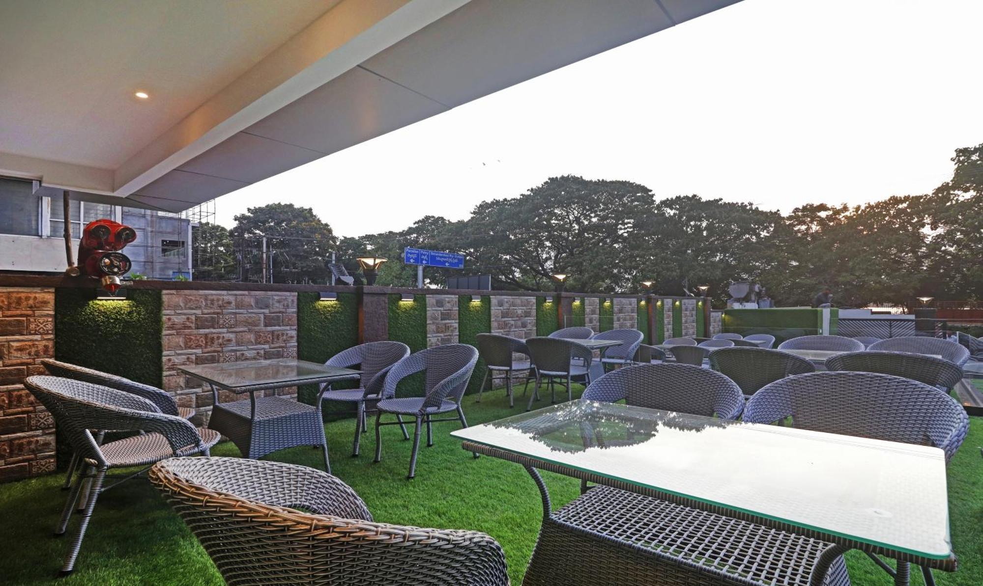 Treebo Premium Seven Lake View Hyderabad Exterior photo